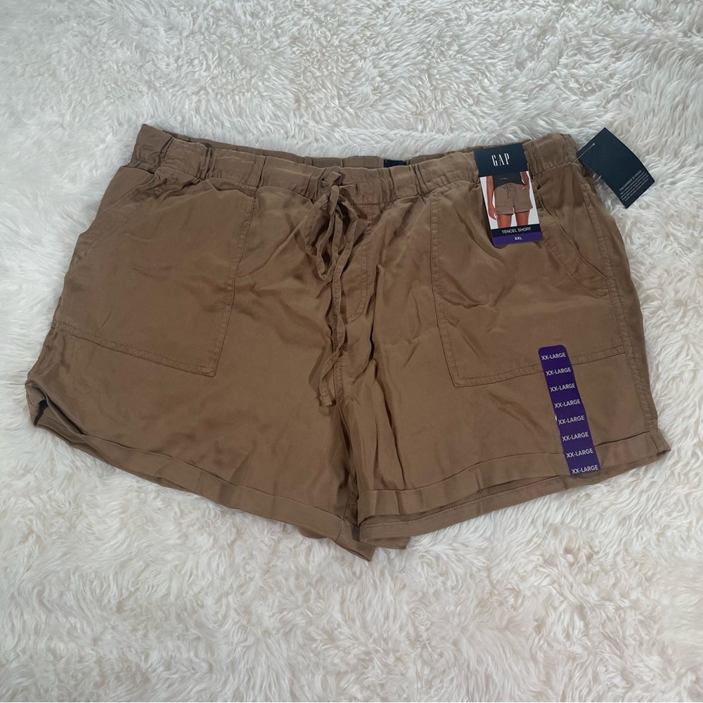 NWT - GAP Women's Tan Shorts - XXL